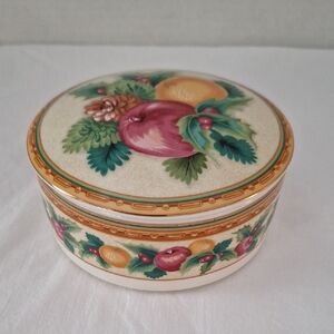 Mikasa Ivory Ceramic Round Box